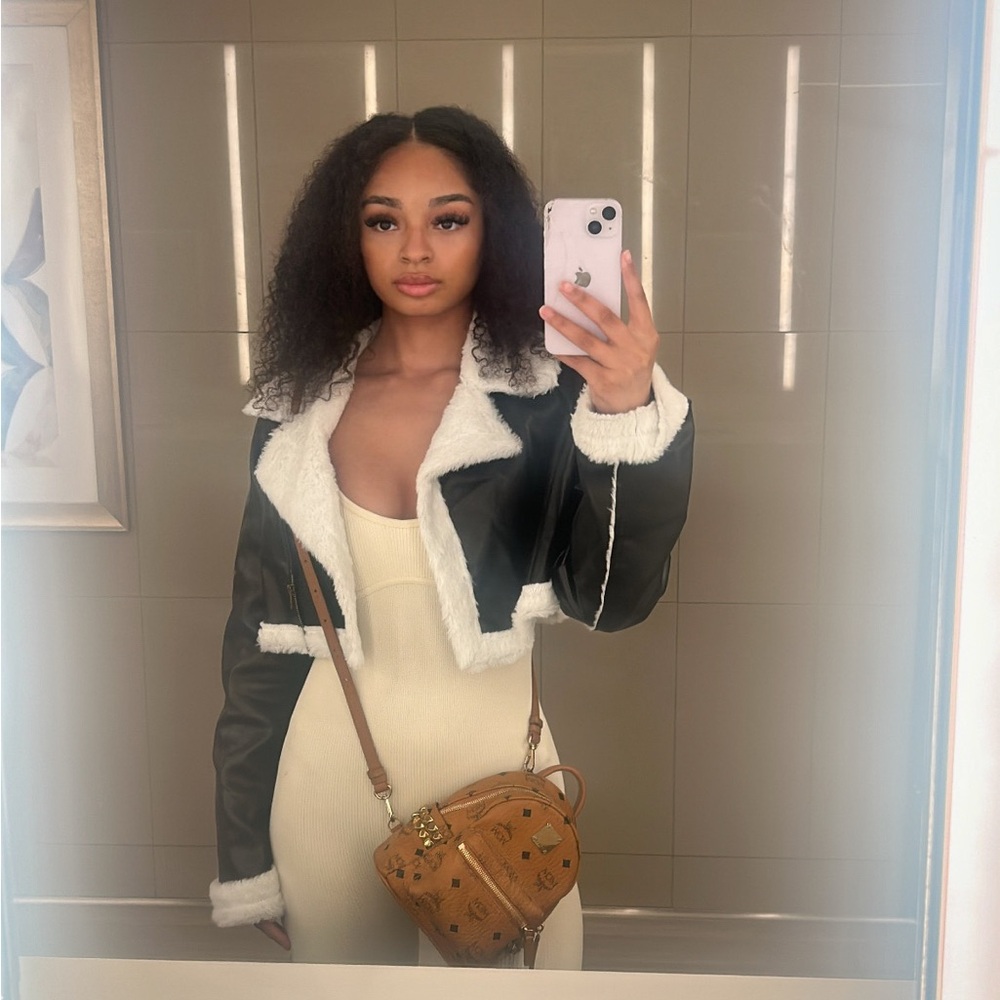 SHEIN EZwear 1 piece Teddy Lined PU Leather Sleeve Cropped Jacket